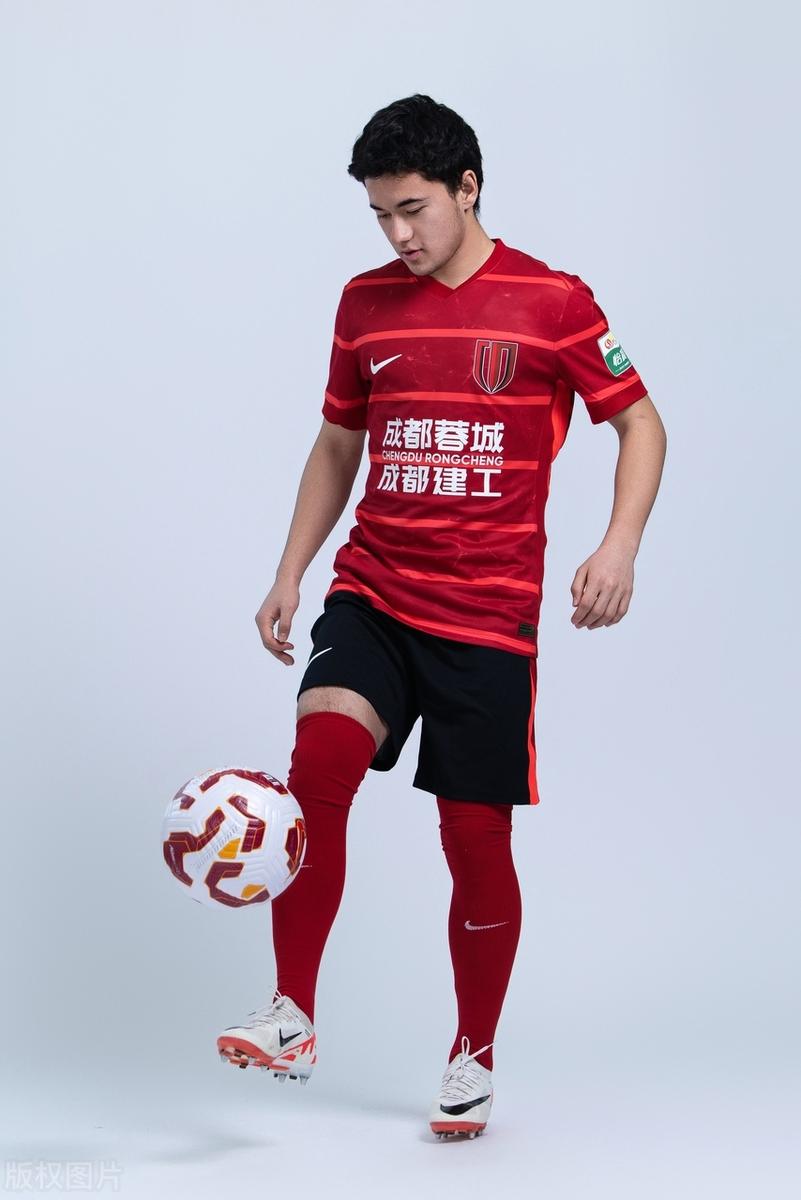 包含足球俱乐部收购潜力新星，未来可期备战联赛的词条